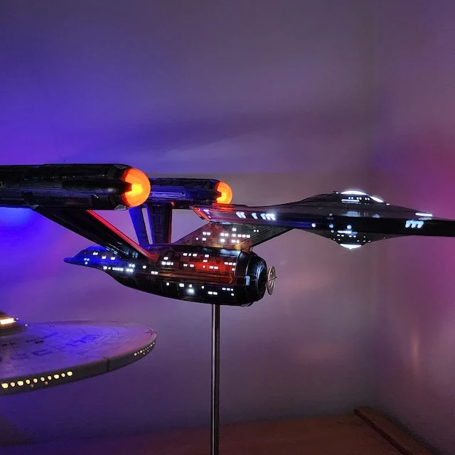 Star Trek U.S.S. Enterprise Prop Replica Model - 1:1000 Scale Set - Image 4
